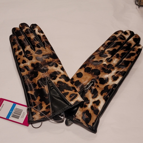 New! Vince Camuto Leopard Faux Leather Gloves Size: Small Size 7 NWT - Picture 2 of 7